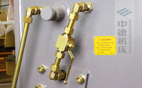 ZDS-432整機(jī)所有液壓管線均采用卡套式接頭，耐高壓，更換便捷.jpg